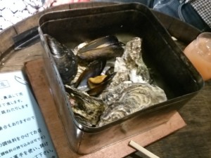 なんと、これが「お通し」なんです！すっごいボリュームでした。