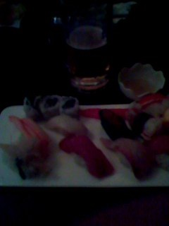 シャリ、ですが… 断シャリではないですね~。しかも暗すぎて、、、