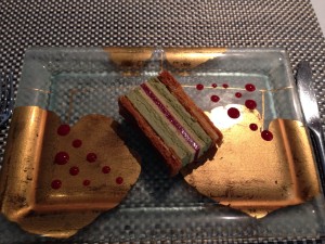 デザートのミルフィーユ。コーヒーもつきました。